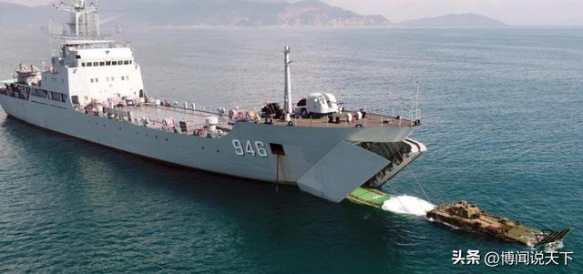 菲律宾海警飞机闯入我国黄岩岛领空，结果被072登陆舰队锁定驱逐