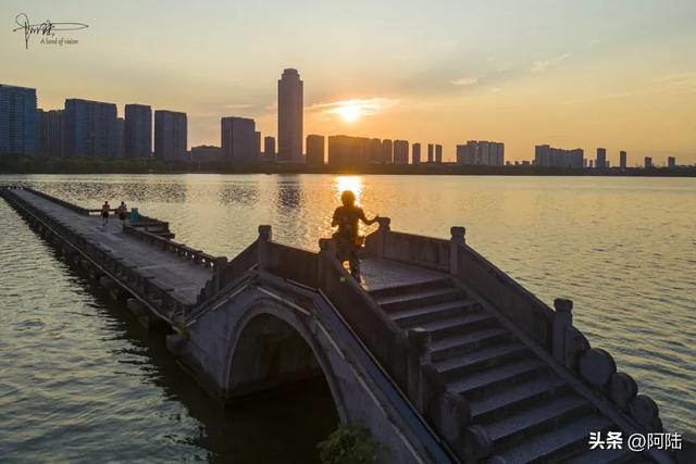 瓜渚湖畔优雅恬静、风光秀美，不知不觉间竟成了绍兴最宜居的地方