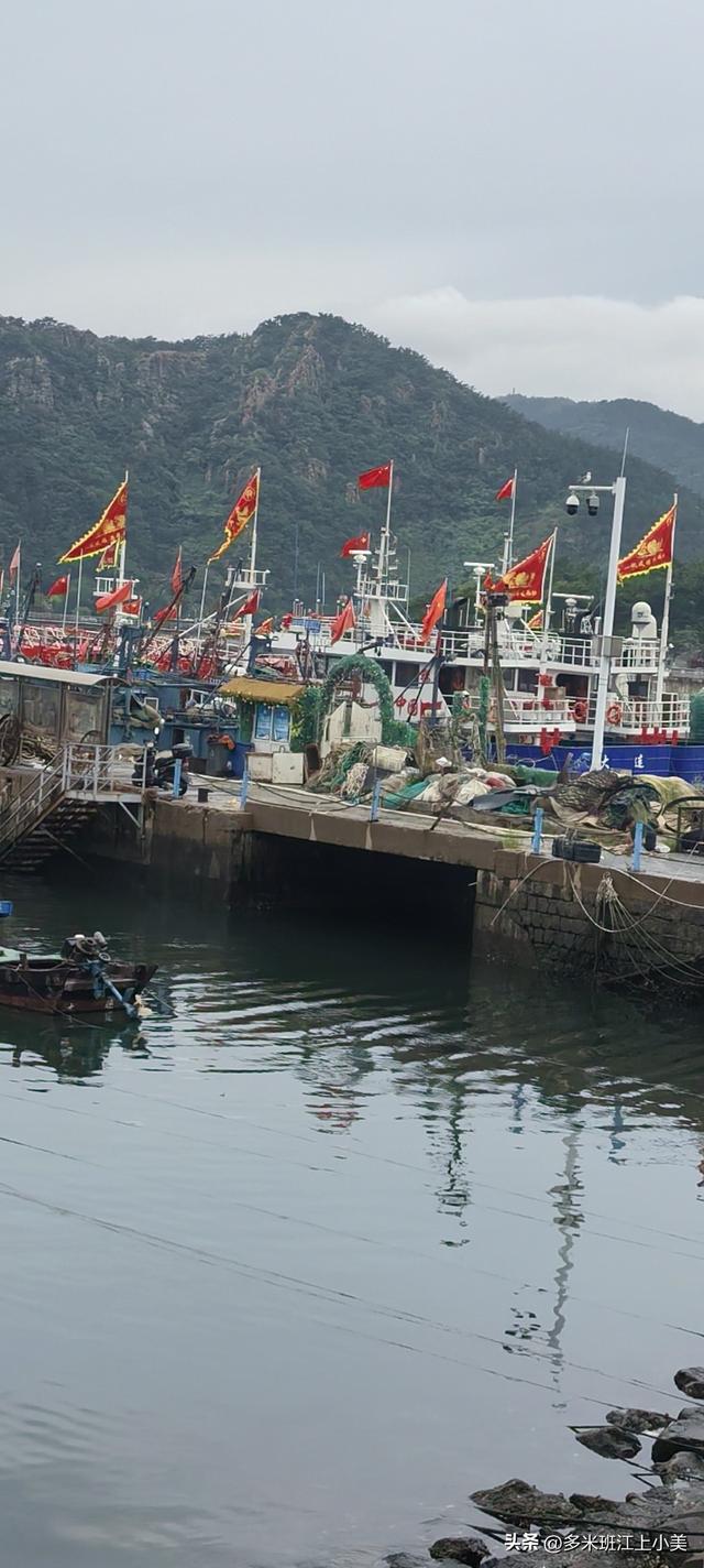 渔人码头红旗飘飘