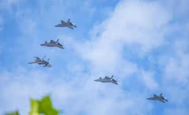 高市早苗通知全球，不撤回涉台言论，话音刚落，解放军攻击11亮相