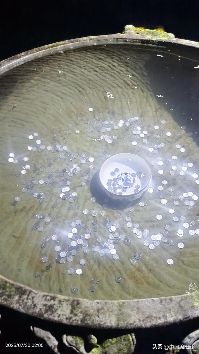 夜爬峨眉山 我花了15个小时