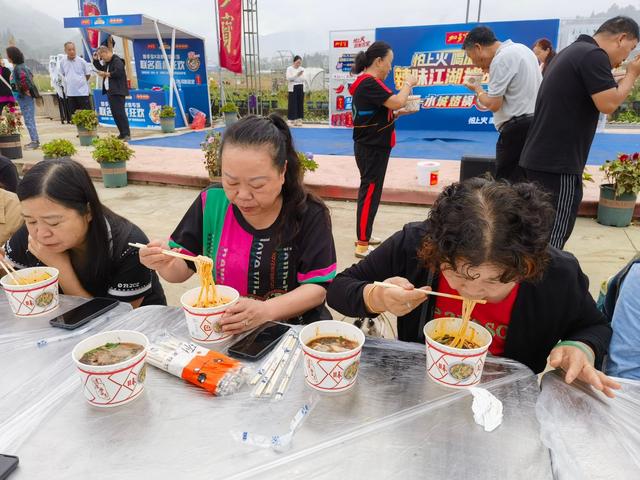秋日凉都迎客至 帐篷美食引潮来 | 六盘水“加多宝·烙享凉都·帐篷季”首站活动盛大开启