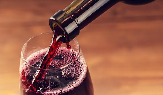 没开瓶的红酒，过了保质期还能喝吗？行家给出答案	，别再被误导了