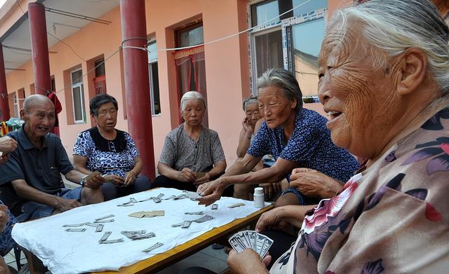 涨20元，又一地提高农民养老金，啥时候到账？