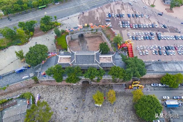 西昌古城始建于明洪武二十年，是凉山地区珍贵文物遗存最多的地方