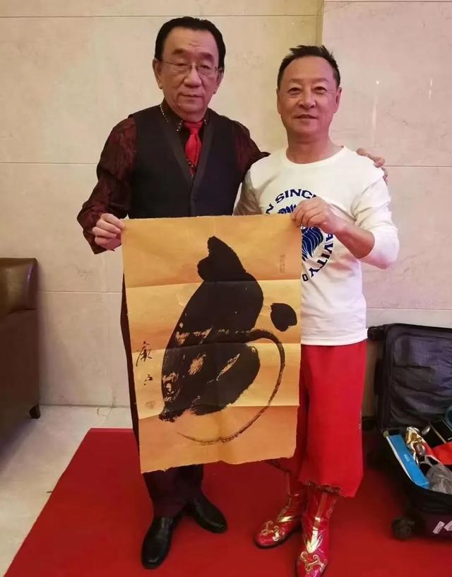 玉女峰上的猴寿印记：一座山的百年祈愿