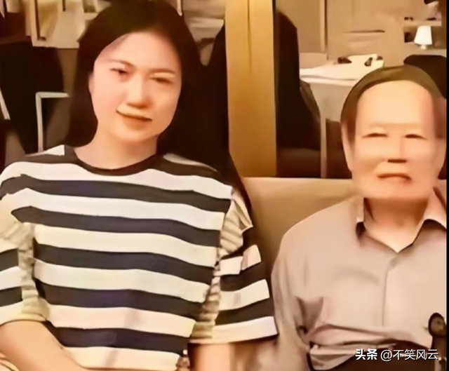 令人担忧的事还是发生，杨振宁离世仅4天，翁帆好友过往言论被扒
