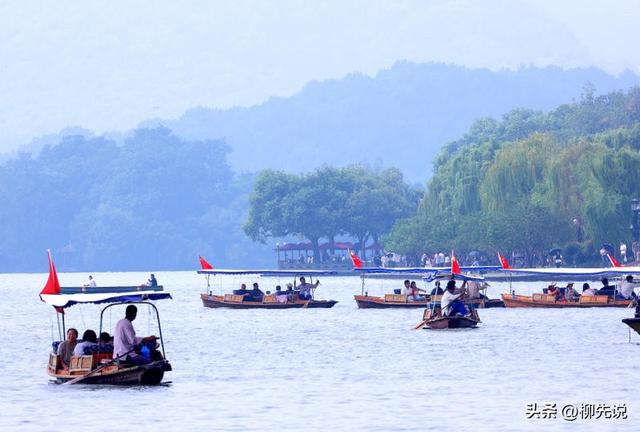 2025年国庆假期旅游：日均超2亿人次出行，国内热门景区TOP10公布