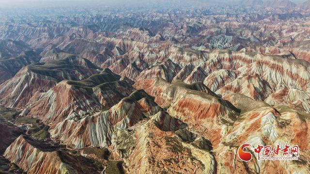 陇拍客丨兰州：丹霞流彩 秋色如画