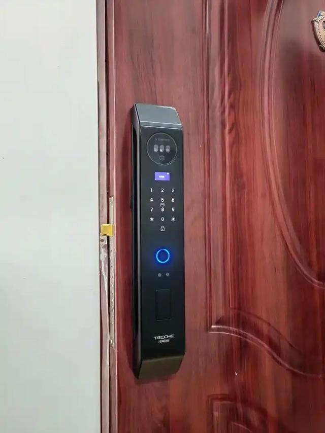 如何挑选家用智能门锁？什么牌子的智能锁好用又安全？
