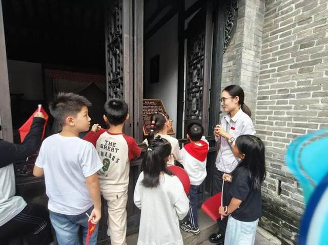 国庆我在岗｜周恩来纪念地“最美守护者”绘就假日风景线