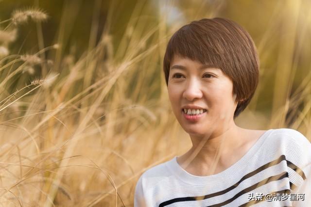 两性关系；不管你信不信，女人过54岁，都有如下7个症状，要接受