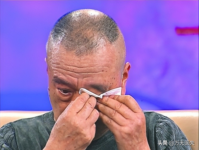 78岁李保田近况令人唏嘘，住处杂乱喝10元桶装水，如今老到不敢认