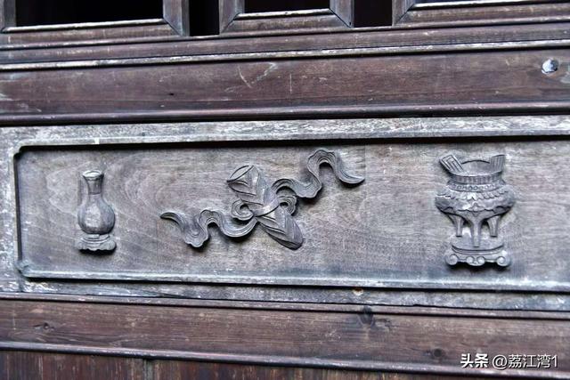 金叶映古村，醉美长岗岭