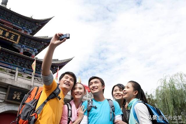 年轻人为何集体“白嫖”景区？报复性白嫖，景区赚不到钱了？