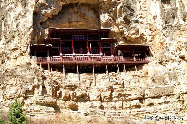 山西宁武石门悬棺：万仞崖龛藏古柩、千年石棺映翠岚