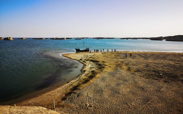 青海旅游-海西州-乌素特水上雅丹景区