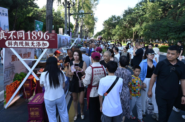 巡游、市集、演艺……这个周末的长春新民大街沉浸在欢乐海洋中