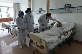 江西50岁女子晚上突发脑溢血！医生警告：睡前千万别做这3件事图片