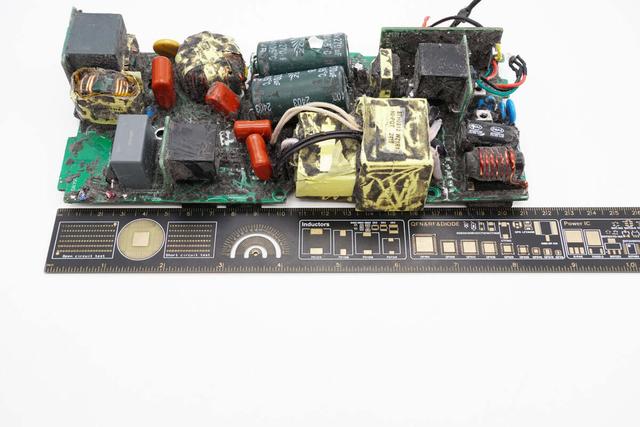 非大型切割机搞不定这大块头！九号1080W ebike新国标充电器拆解