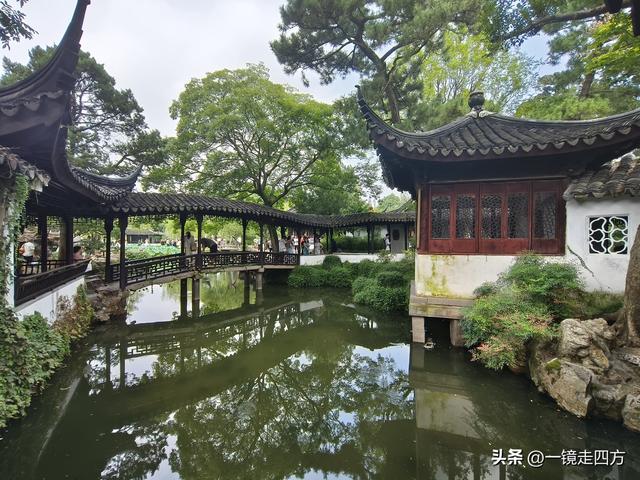 临近国庆，在还很闷热的天气里，游览市内现存最大的园林拙政园