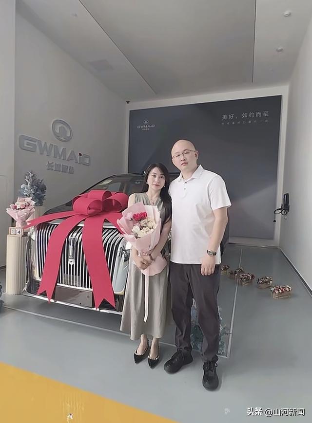 江苏一公司老板季晨阳去世，提新车没多久，女儿12岁，妻子很漂亮