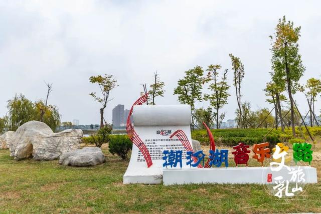 这条「五彩斑斓」的赏秋路线，把秋天都打包给你了！