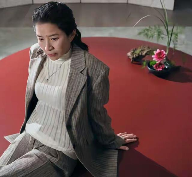 《生万物》“大脚娘”迟蓬逛超市被偶遇，打扮好朴素，真人很随和