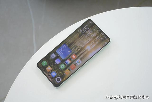 降价1399元，骁龙8至尊+2k屏+长焦摄像头，红米真香手机