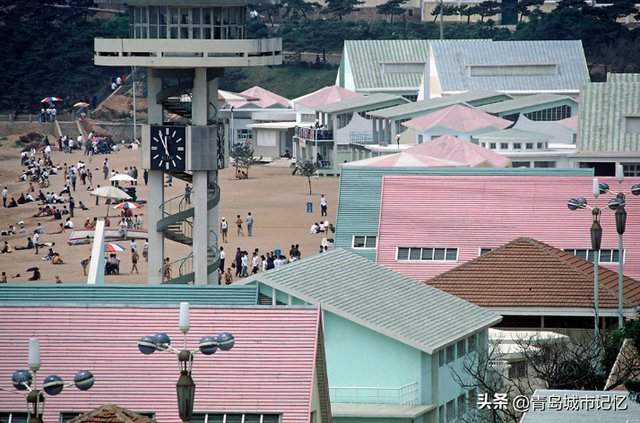 海水浴场如童话般的更衣室，快来收藏曾经的回忆吧