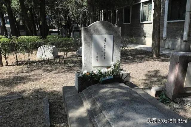 “雨巷诗人”戴望舒:婚内怀念初恋冷落妻子,45岁死于用药过量