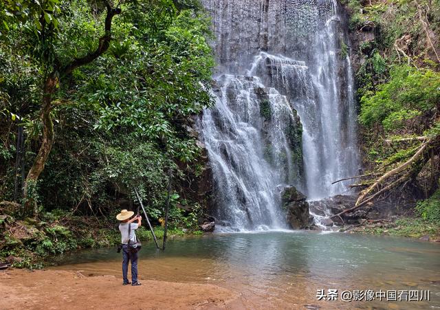 广东信宜：天马山引客来