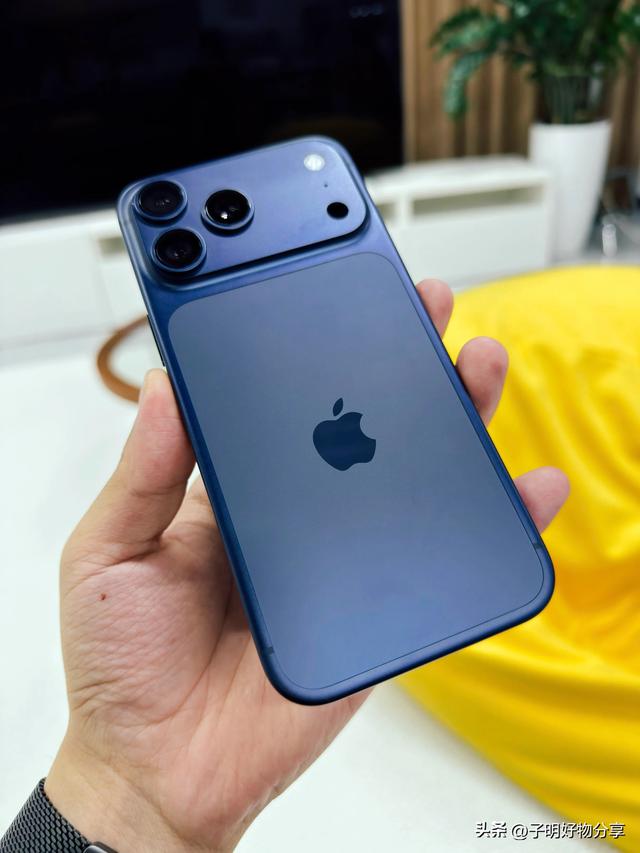 李楠喊话安卓厂商：别碰瓷iPhone 17 Pro Max，你们真的搞不定！
