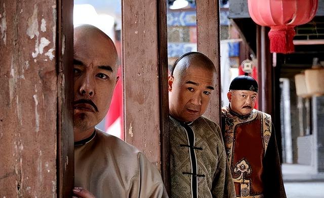 乾隆出一上联：坐北朝南吃西瓜，皮往东放！为何纪晓岚却不敢对？