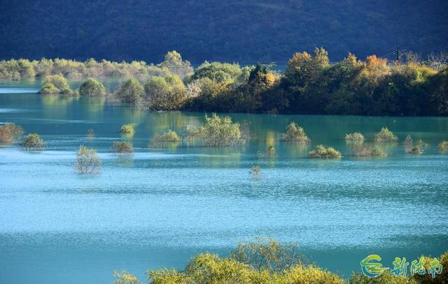 两江交汇碧波现