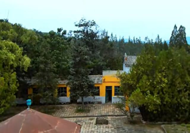 上过人民日报，是全国学习的榜样，最早的宫殿式学校，现在怎样了