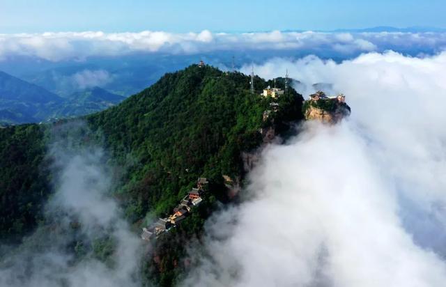 秋染鸡峰山