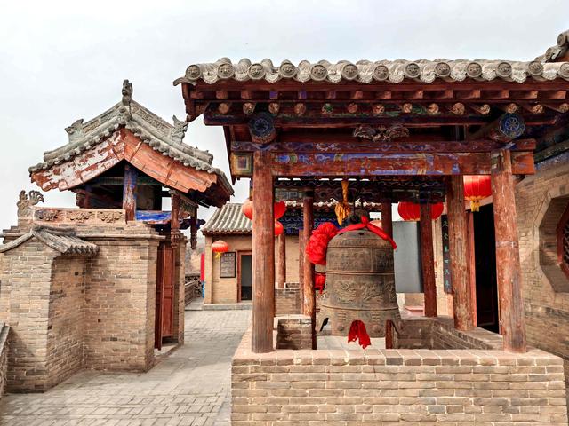 房上建房，院中寻院——夏县堆云洞