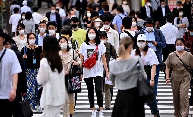 继英国之后，日本也贴出“中文标语”？中国游客：丢人丢到日本！