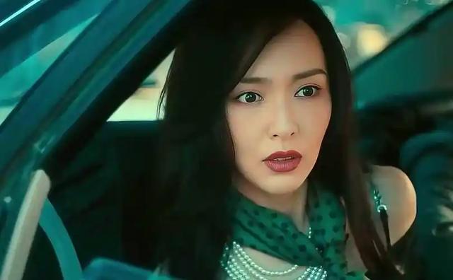 婚变传闻不到2月，42岁唐嫣高调官宣喜讯，罗晋的近况却让人唏嘘