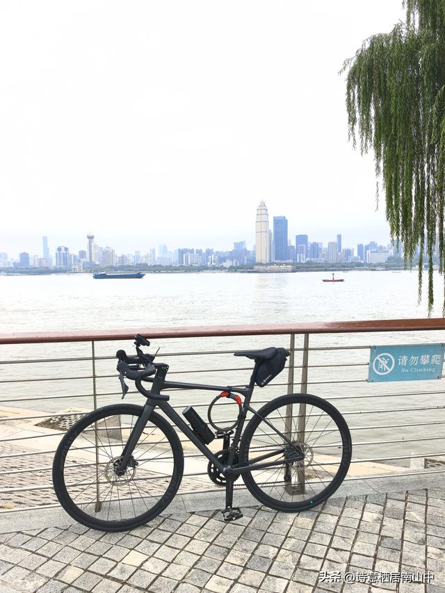 环长江(内环)骑行观光的路线与趣味:一江秋光连天际，满城烟火…