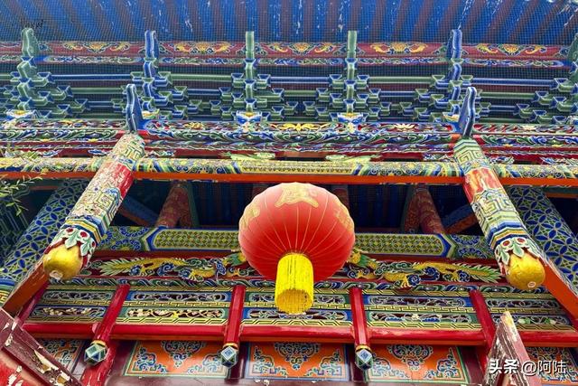 沙尔湾的历史悠久，村口大光明寺令人惊艳，竟是青海汉传佛教之首