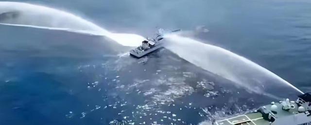 6国已派兵过南海，菲防长通告中国，不许出手，中方直接喷射水炮