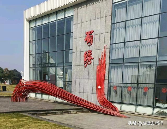 免费！成都府河上的水杉红惊艳来袭，地铁公交车直达！