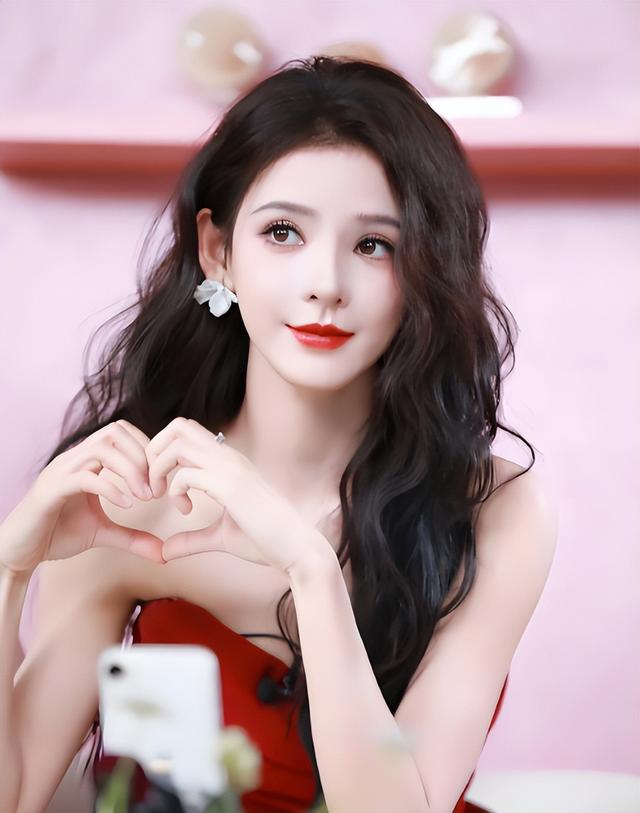 逆风翻盘？38岁王思聪再破"天花板"	，让王健林和整个商界"沉默"了