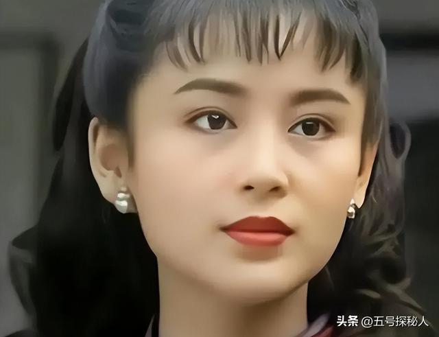 长得太美被导演占为己有，4年后生下大明星儿子，17岁就成男一号