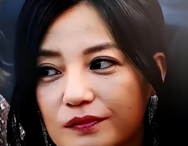 贼心不死！劣迹艺人赵薇走投无路，15岁女儿成她的最后一根稻草