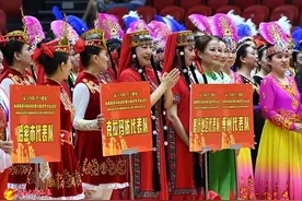 乌鲁木齐“银龄”一族绽放最美“夕阳红”图片