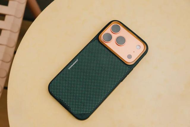 入手iPhone17后，我们还买了这7个好用的配件