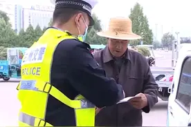 60岁以上老年人能考5种驾照，交警：二轮、三轮、四轮车都能开图片